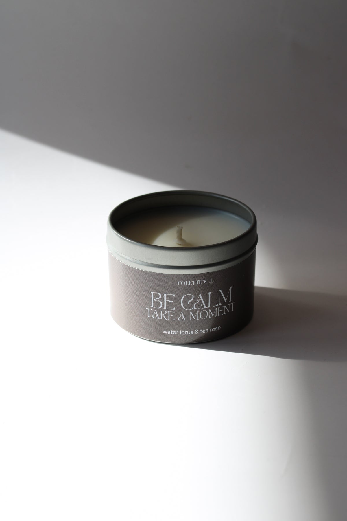 Sojawachs_Duftkerze_Wellnessduft_Blauer_Lotus_Rose_in_silbernem_Aluminiumbeh_lter_80Gr_25h_Brenndauer